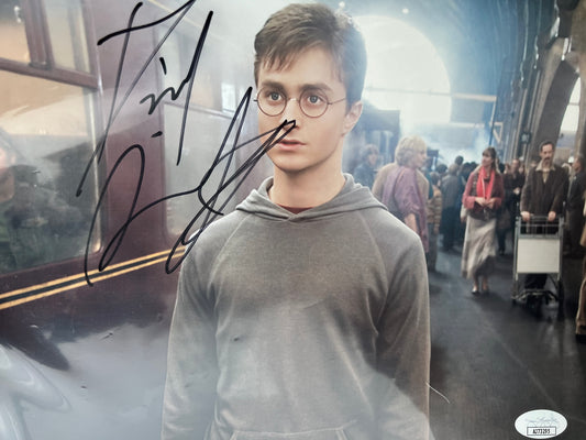 Daniel Radcliffe Autographed JSA Photo. (Harry Potter)