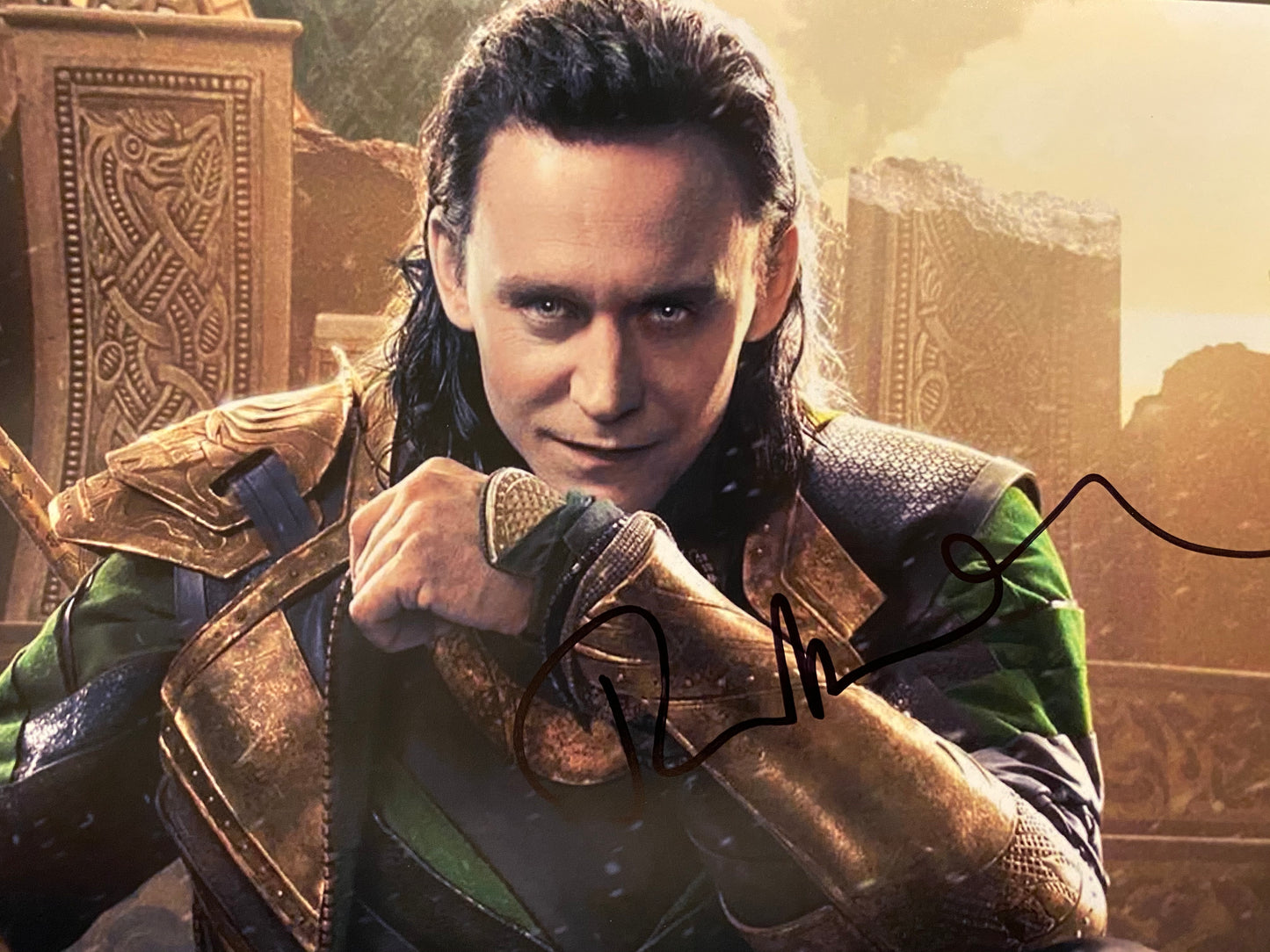 Tom Hiddleston Autographed Photo. (Loki)